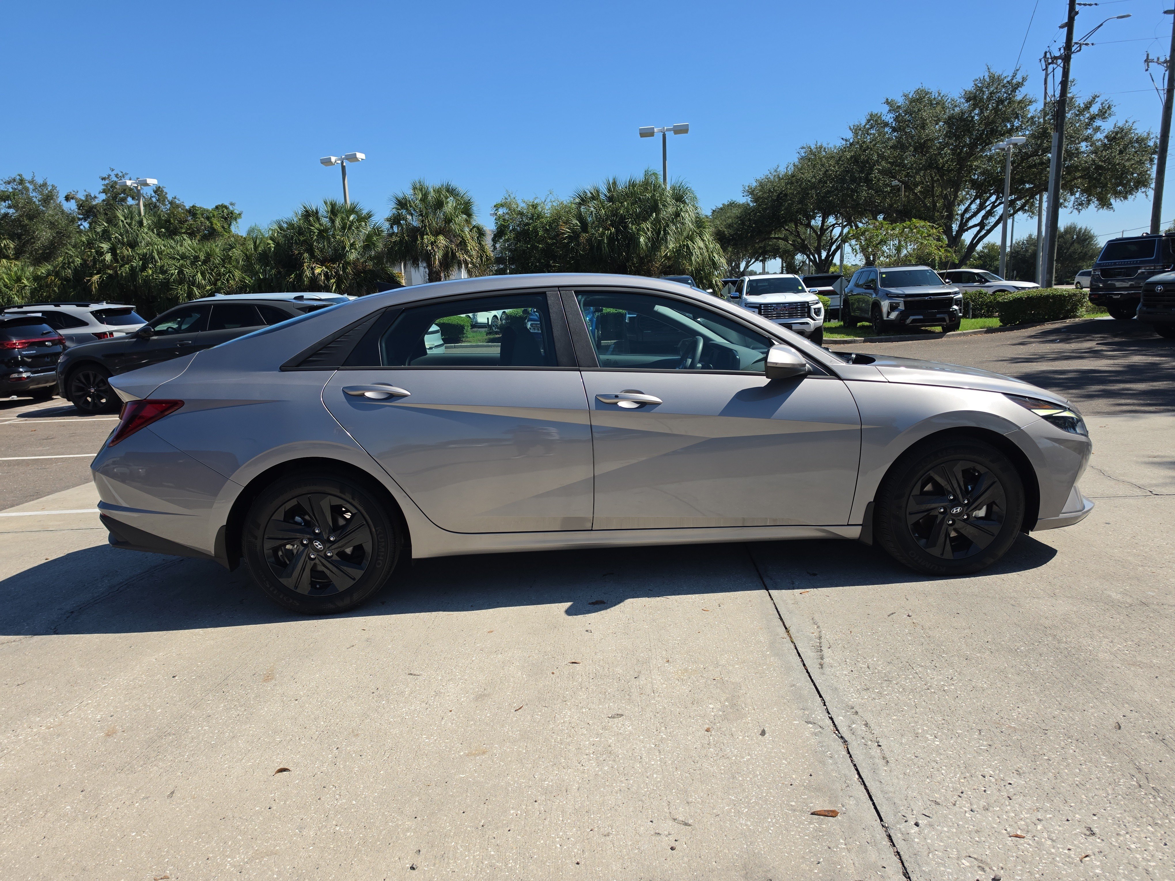 Used 2023 Hyundai Elantra SEL FWD image 9