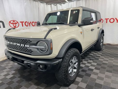 Used 2025 Ford Bronco Badlands AWD/4WD image 3