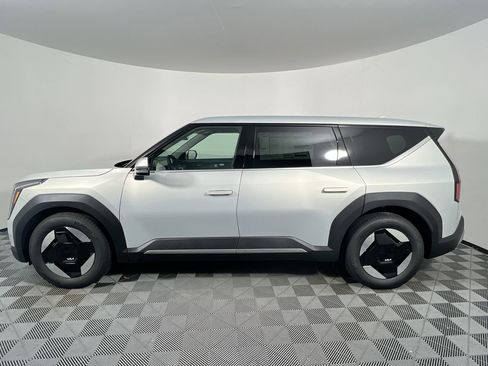 New 2026 Kia EV9 Wind image 8