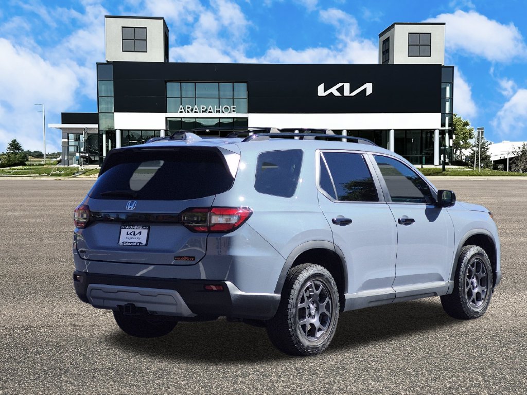 Used 2025 Honda Pilot TrailSport image 5