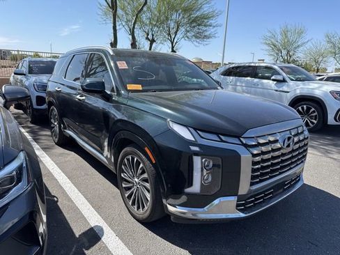 Used 2023 Hyundai Palisade Calligraphy FWD image 2