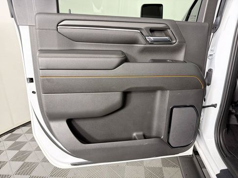 Used 2024 GMC Sierra 2500 AT4 w/ AT4 Premium Plus Package AWD/4WD image 19