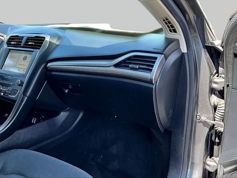 Used 2019 Ford Fusion SE AWD/4WD image 15