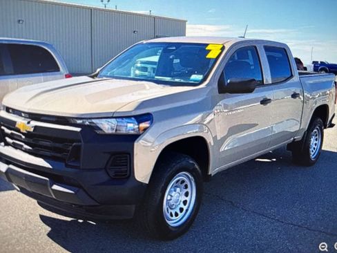 Used 2024 Chevrolet Colorado W/T image 1