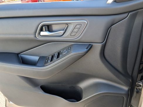 Certified 2024 Nissan Rogue Platinum w/ Platinum Premium Package FWD image 27