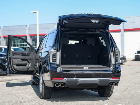 Used 2026 Chevrolet Suburban Premier RWD image 28