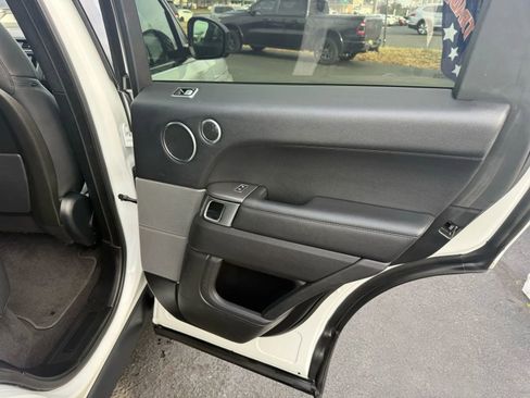 Used 2019 Land Rover Range Rover Sport SE image 42