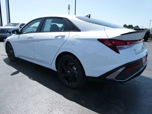 Used 2026 Hyundai Elantra Sport FWD image 7