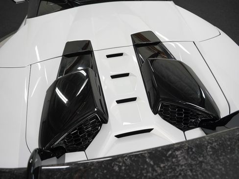 Used 2018 Lamborghini Huracan Performante AWD/4WD image 22