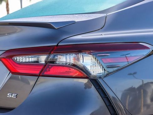 Used 2021 Toyota Camry SE image 9