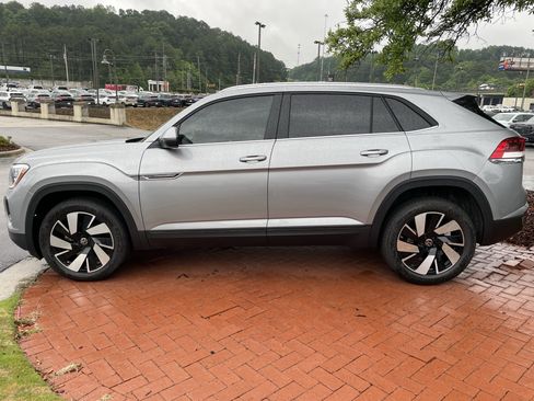 New 2026 Volkswagen Atlas Cross Sport SE FWD image 7