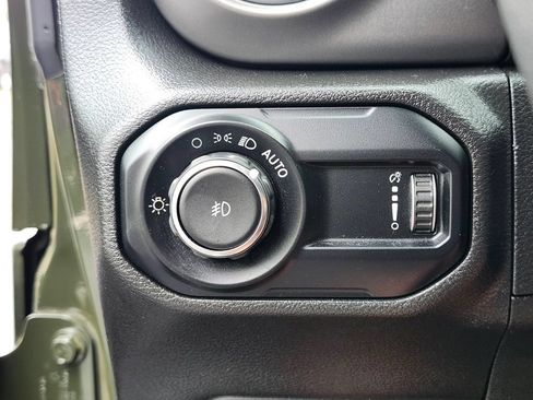 Used 2023 Jeep Wrangler Rubicon w/ LED Lighting Group AWD/4WD image 18