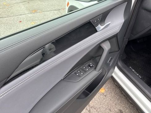 New 2025 Volkswagen Tiguan SE image 7