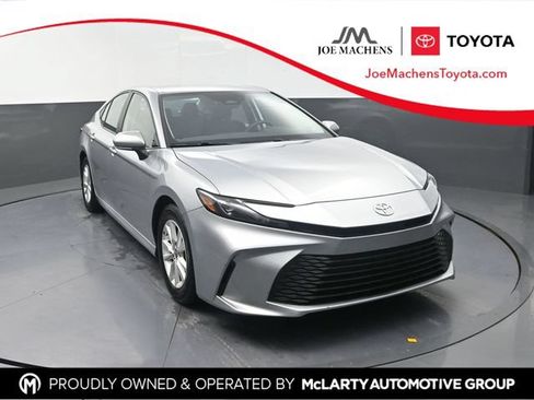 Used 2025 Toyota Camry LE FWD image 1