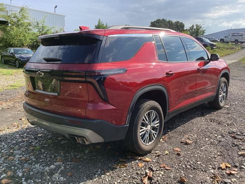 Used 2026 Chevrolet Traverse LT w/ Driver Confidence Package FWD image 4