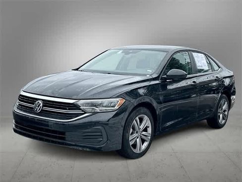 Used 2024 Volkswagen Jetta SE image 1