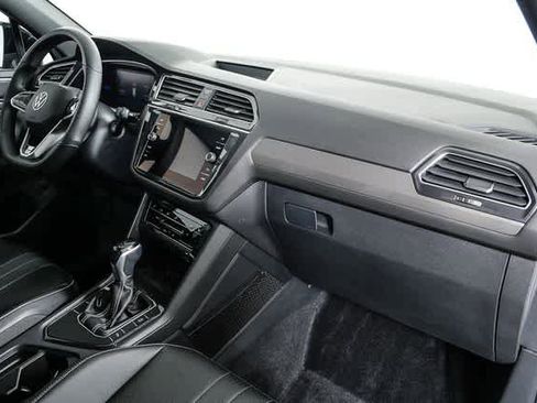 Certified 2022 Volkswagen Tiguan SE R-Line image 24