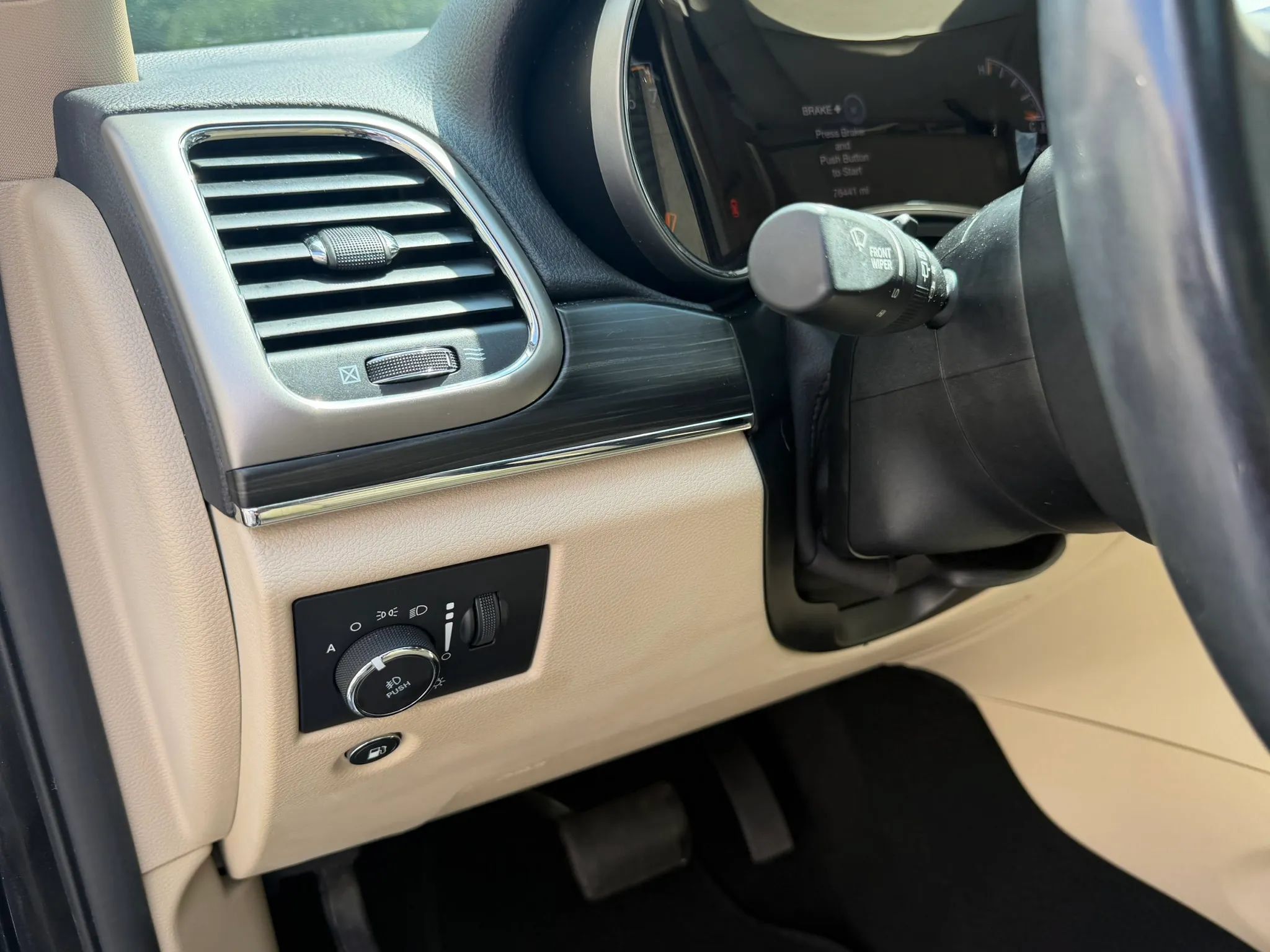 Used 2019 Jeep Grand Cherokee Limited AWD/4WD image 27