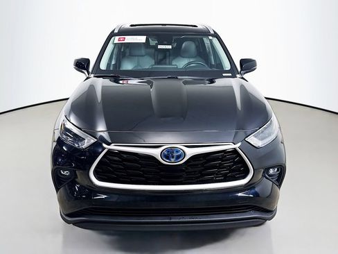 Certified 2023 Toyota Highlander XLE image 2