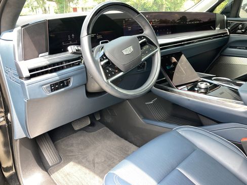 Certified 2025 Cadillac Escalade IQ Luxury 2 w/ LPO, Premium Carpet Package AWD/4WD image 10