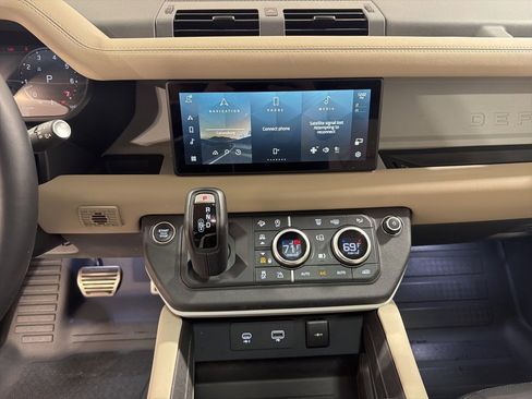 Used 2024 Land Rover Defender 110 X-Dynamic SE image 16