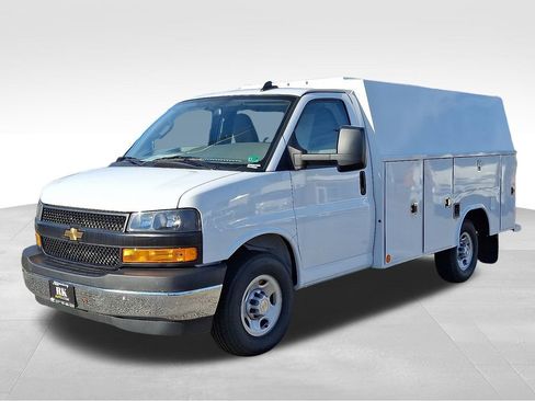 New 2025 Chevrolet Express 3500 Work Van 2D Chassis w/ Power Convenience Package image 2