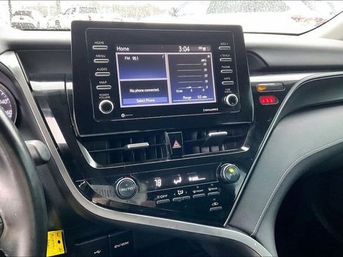 Used 2021 Toyota Camry SE image 32