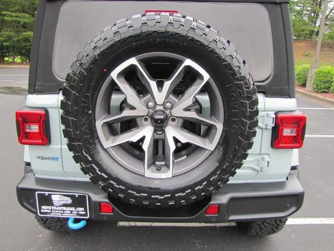 Used 2024 Jeep Wrangler Unlimited w/ Convenience Group AWD/4WD image 27