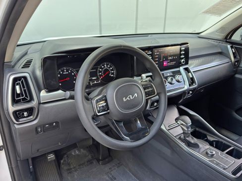 Used 2023 Kia Sorento LX image 12