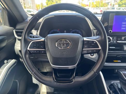 Certified 2025 Toyota Highlander XSE AWD/4WD image 15