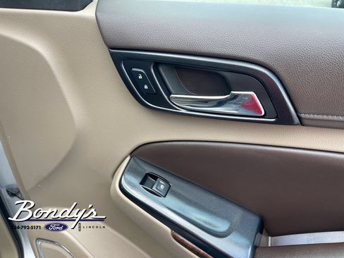 Used 2017 Chevrolet Suburban LT w/ Luxury Package RWD image 19
