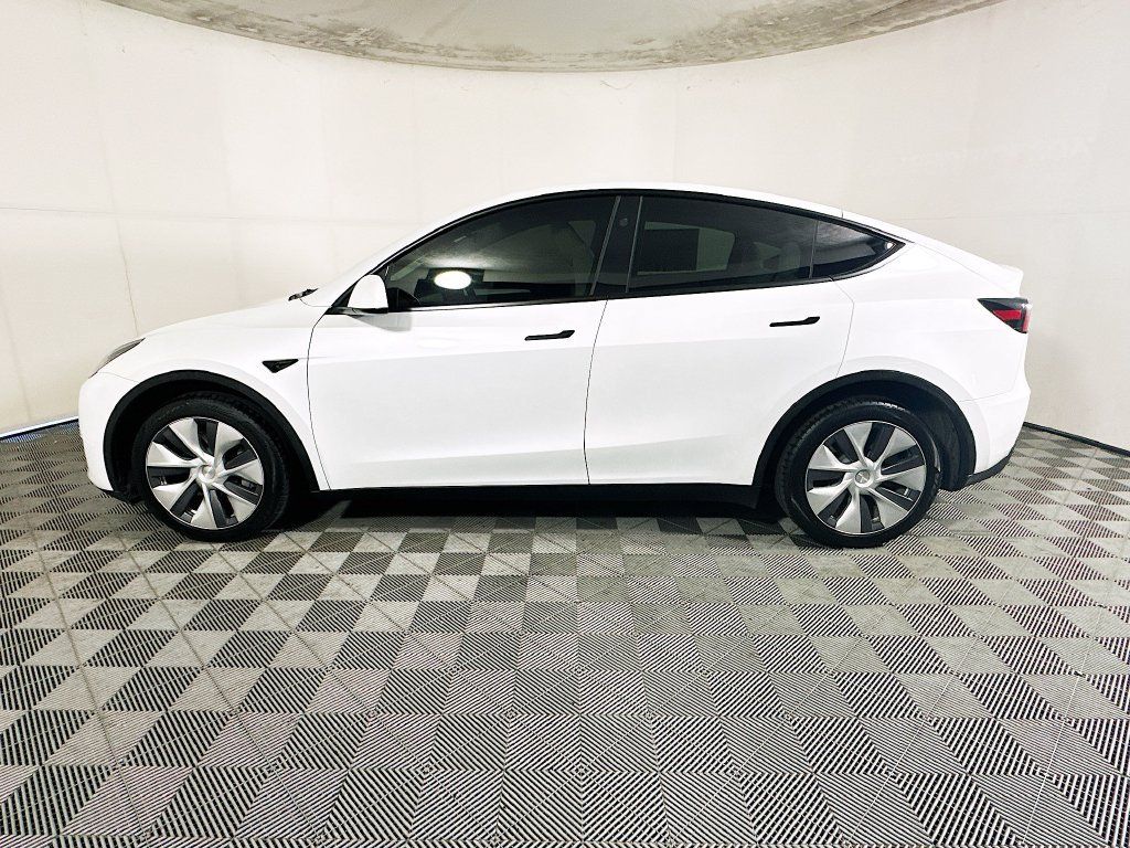 Used 2024 Tesla Model Y Long Range AWD/4WD image 5
