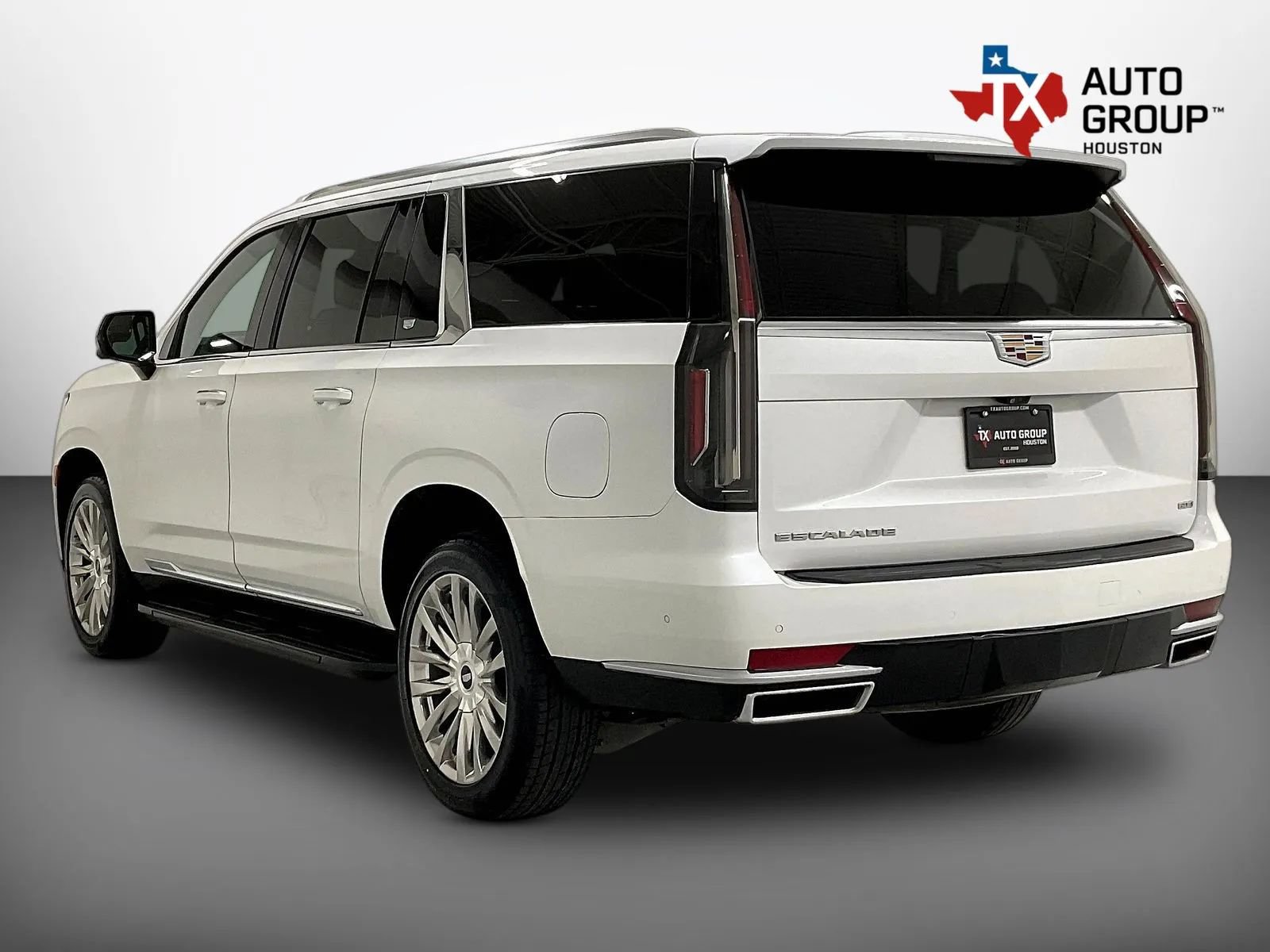 Used 2023 Cadillac Escalade ESV Premium Luxury w/ Performance Package AWD/4WD image 4