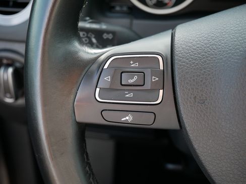 Used 2016 Volkswagen Tiguan S image 27
