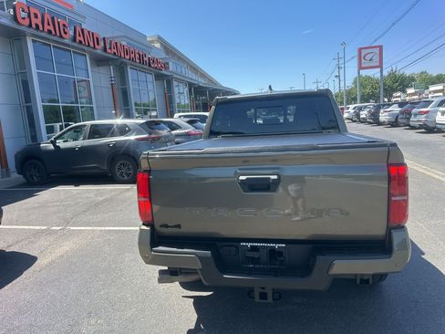 Used 2024 Toyota Tacoma TRD Sport w/ TRD Sport Premium Package AWD/4WD image 6