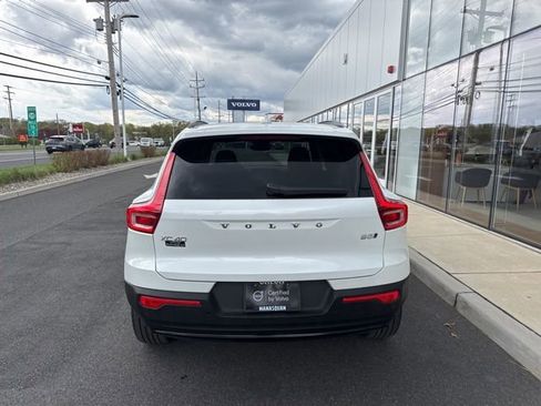 Certified 2025 Volvo XC40 B5 Plus AWD/4WD image 4