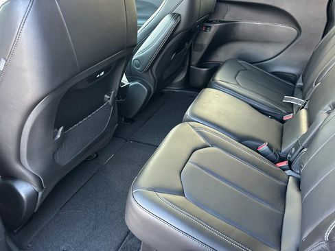 New 2026 Chrysler Pacifica Select image 9