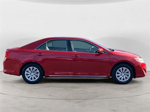 Used 2012 Toyota Camry LE image 7
