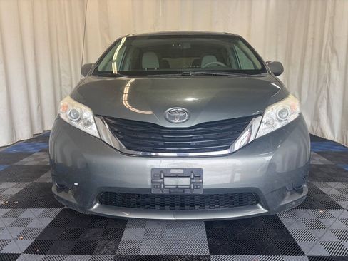 Used 2013 Toyota Sienna LE FWD image 4