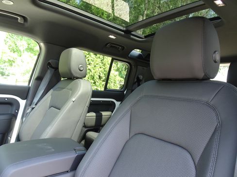 New 2025 Land Rover Defender 110 S image 5