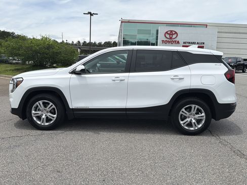 Used 2024 GMC Terrain SLE FWD image 13