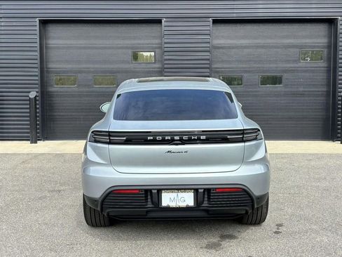 Used 2025 Porsche Macan 4 Electric image 9