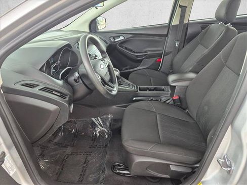 Used 2018 Ford Focus SE FWD image 15