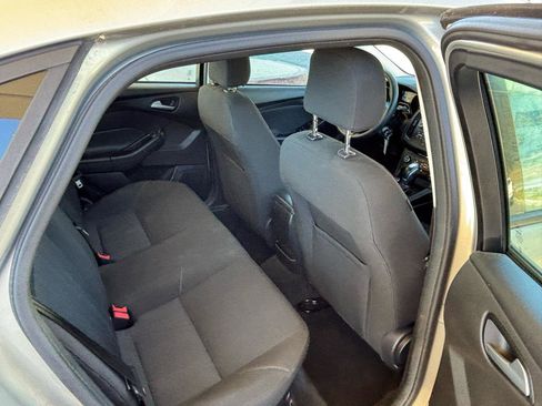 Used 2016 Ford Focus SE FWD image 27