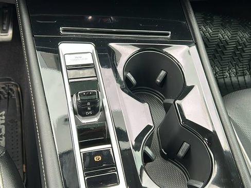 Used 2024 Volkswagen Atlas SEL Premium R-Line AWD/4WD image 18
