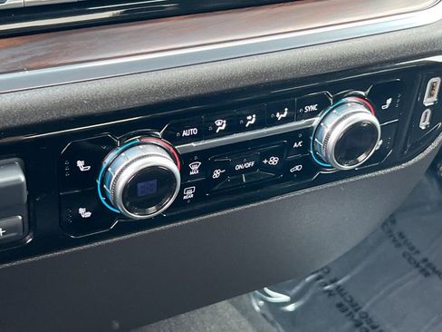 Used 2025 GMC Sierra 1500 SLT image 17