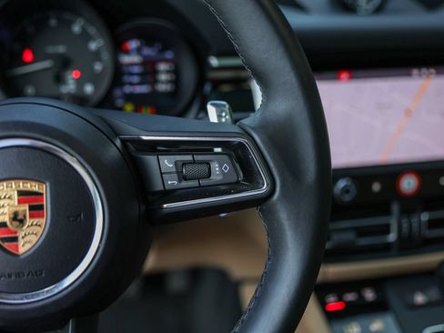 Certified 2024 Porsche Macan AWD/4WD image 18