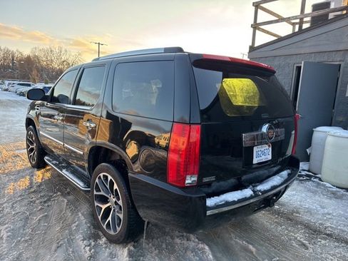 Used 2011 Cadillac Escalade Luxury image 3