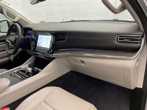 Used 2022 Jeep Wagoneer Series III image 27
