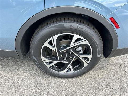 New 2025 Lincoln Nautilus Premier w/ Equipment Group 102A image 11